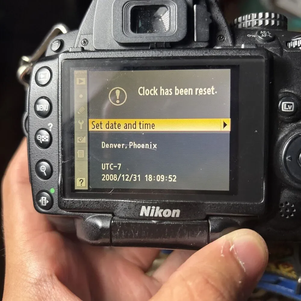 Nikon D5000 DSLR Camera 12.3 MP AF-S 18-55mm VR Lens Tested & Working 16GB Card